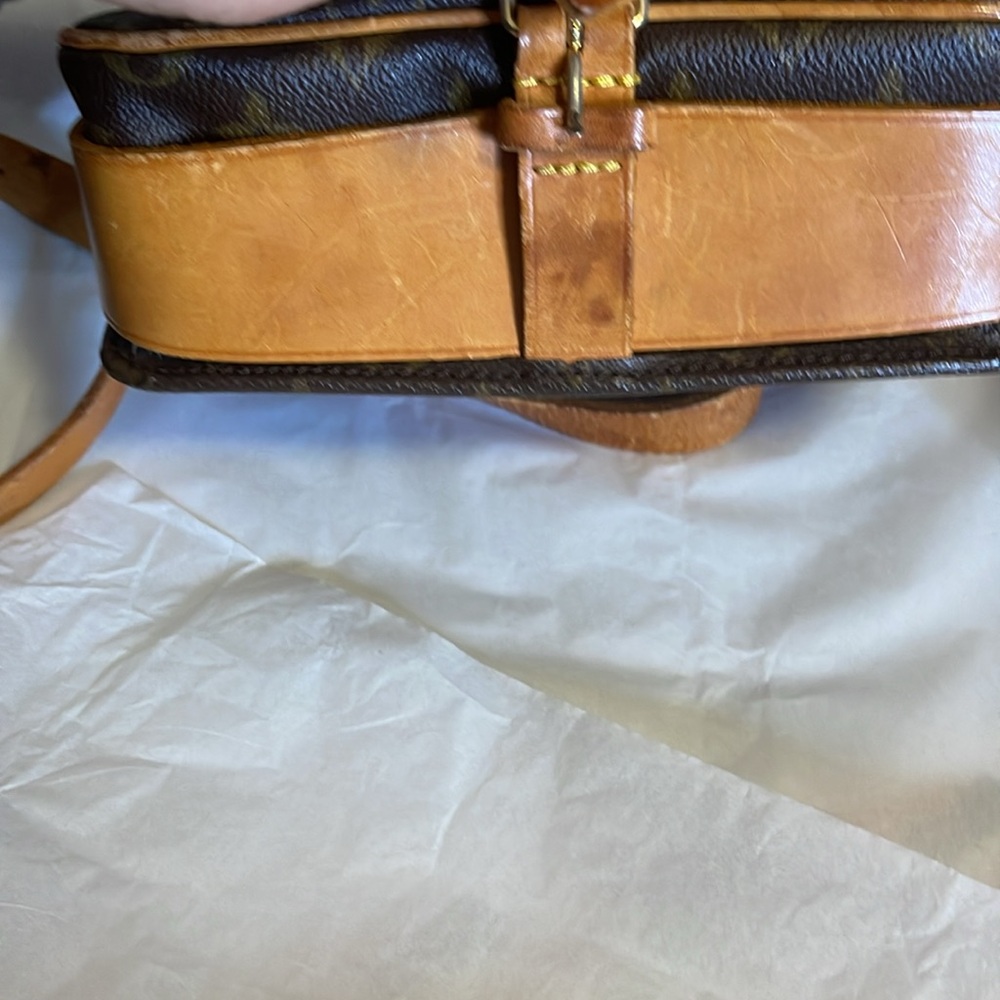 Louis Vuitton crossbody - Picture 2 of 8